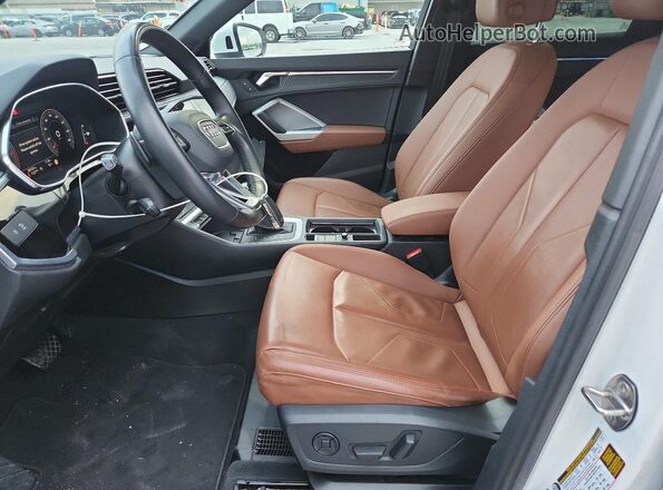 WA1EECF30M1114262 2021 AUDI Q3 White Front interior view