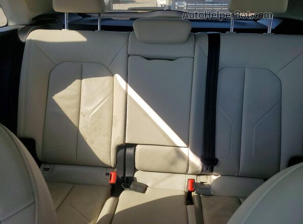 WA1EECF32M1051245 2021 AUDI Q3 White Widok tylnych siedzeń