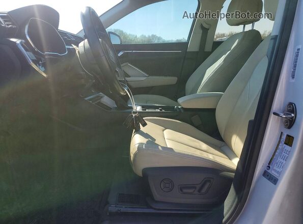 WA1EECF32M1051245 2021 AUDI Q3 White Widok wnętrza z przodu