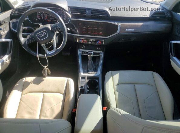WA1EECF32M1051245 2021 AUDI Q3 White Widok deski rozdzielczej