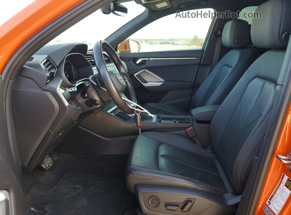 WA1EECF34N1148948 2022 AUDI Q3 Оранжевый Вид салона спереди