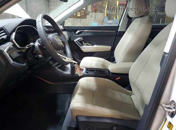 WA1EECF35M1052437 2021 AUDI Q3 White წინა სალონის ხედი