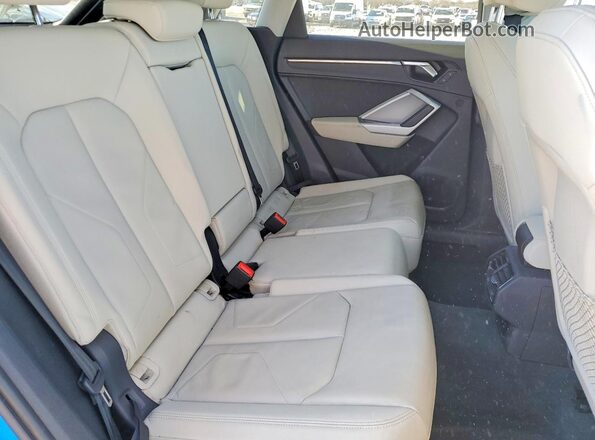 WA1EECF36M1002646 2021 AUDI Q3 Blue Widok wnętrza z tyłu