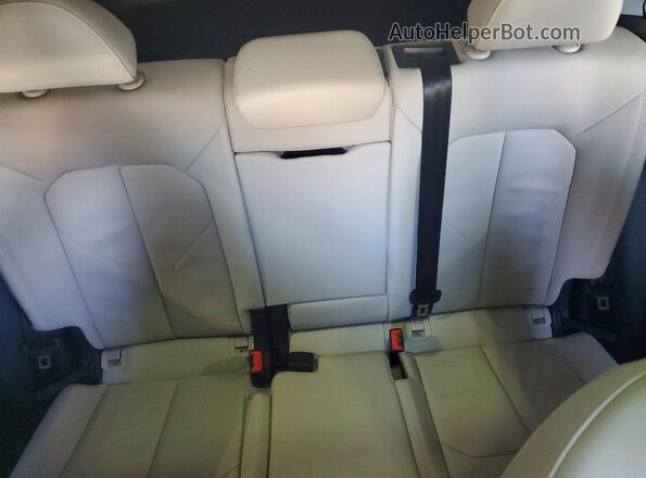 WA1EECF36M1025621 2021 AUDI Q3 White Rear seats view