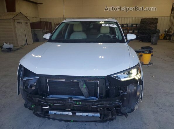 WA1EECF36M1025621 2021 AUDI Q3 White Front view
