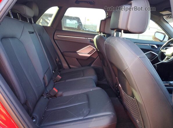WA1EECF37P1032078 2023 AUDI Q3 Red Widok tylnych siedzeń
