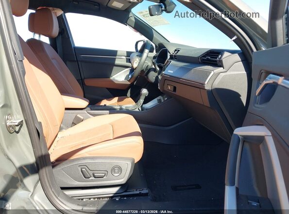 WA1EECF37S1053683 2025 AUDI Q3 Зеленый Вид салона спереди