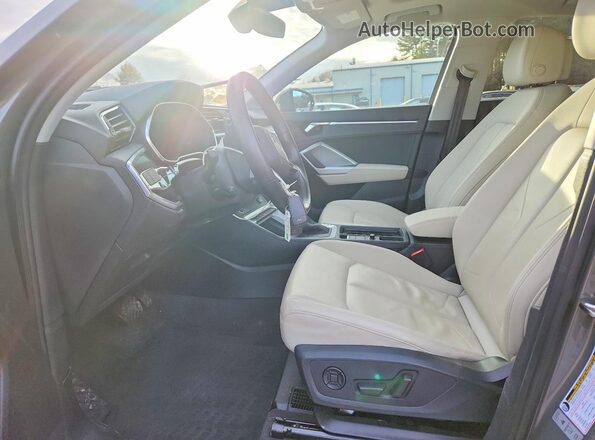 WA1EECF38N1112731 2022 AUDI Q3 Gray Widok wnętrza z przodu
