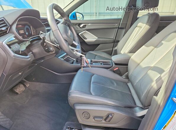 WA1EECF38P1019260 2023 AUDI Q3 Blue Front interior view