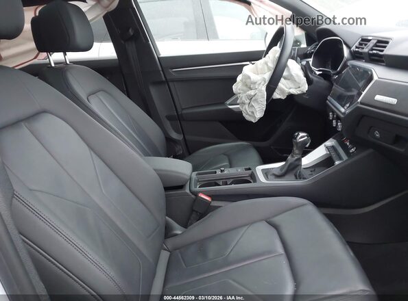 WA1EECF3XM1128525 2021 AUDI Q3 White Front interior view