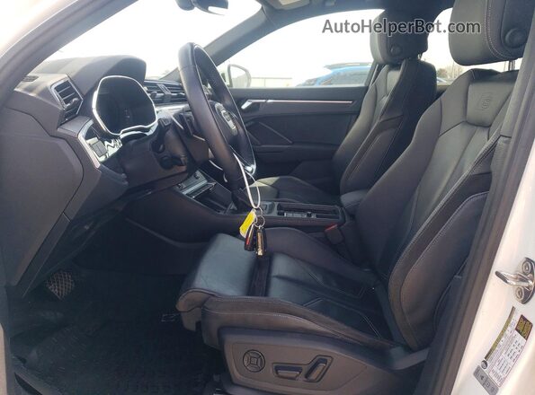 WA1EECF3XN1007611 2022 AUDI Q3 White Front interior view