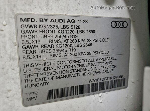 WA1EEDF31R1070995 2024 AUDI Q3 White ძრავის განყოფილების ხედი