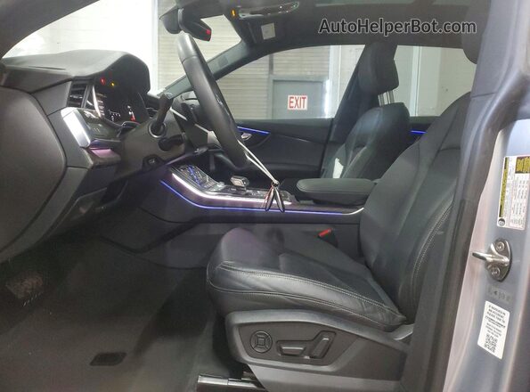 WA1EVAF11MD005844 2021 AUDI Q8 Silver Вид салону спереду