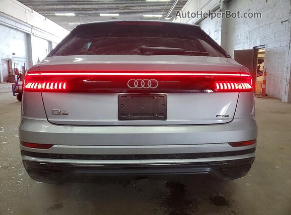 WA1EVAF11MD005844 2021 AUDI Q8 Silver Вид ззаду