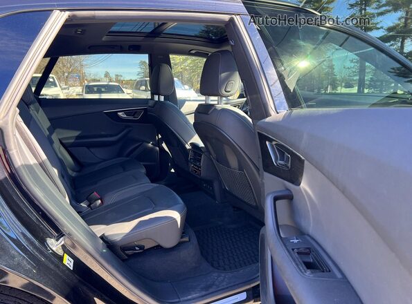 WA1EVAF1XMD012047 2021 AUDI Q8 Black 
