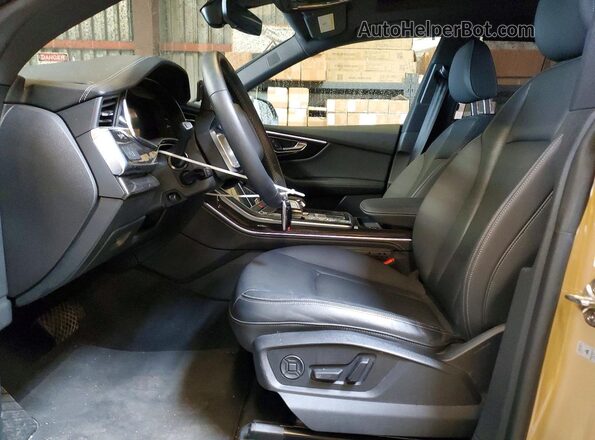 WA1EVBF10SD001738 2025 AUDI Q8 Желто-коричневый Вид салона спереди