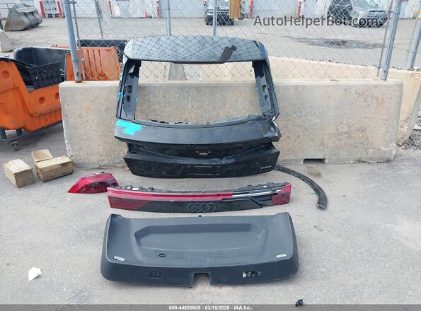 WA1EVBF15SD037442 2025 AUDI Q8 Black Սարքավորումների վահանակի տեսք