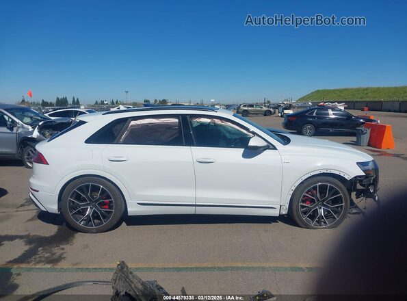 WA1FVBF19PD011034 2023 AUDI Q8 White Vista interior de 360 grados
