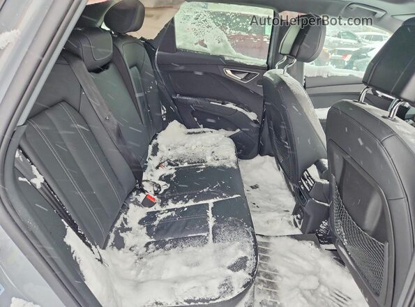 WA1GUAFZ6SP042692 2025 AUDI Q4 Gray 