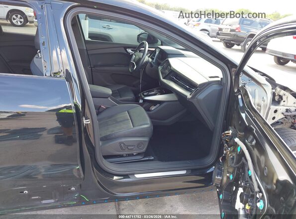 WA1H2BFZ8NP016907 2022 AUDI Q4 Black Widok wnętrza z przodu