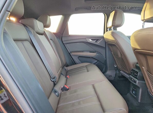 WA1H2BFZXNP048080 2022 AUDI Q4 Tan უკანა სალონის ხედი