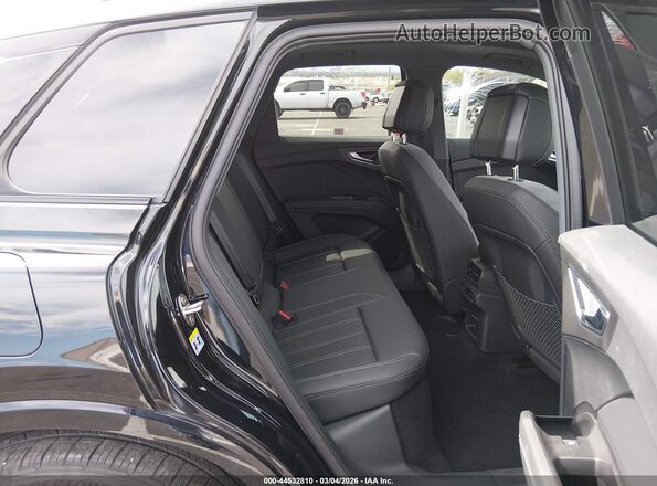 WA1KUBFZ3RP058388 2024 AUDI Q4 Black 