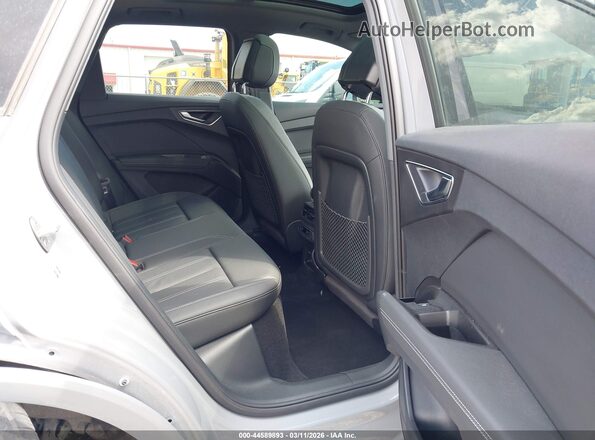 WA1KUBFZ4RP063132 2024 AUDI Q4 Серый 
