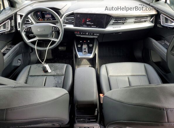 WA1L2BFZ0PP004022 2023 AUDI Q4 Black Вид панелі приладів