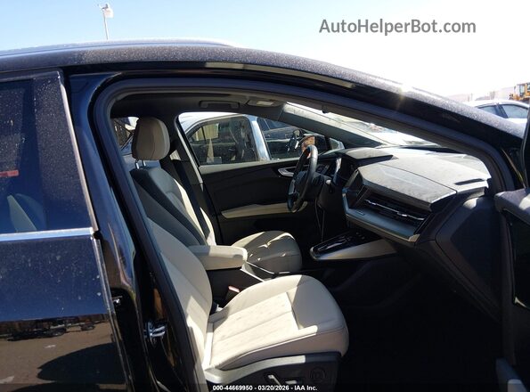 WA1L2BFZ7PP035705 2023 AUDI Q4 Black Вид салону спереду