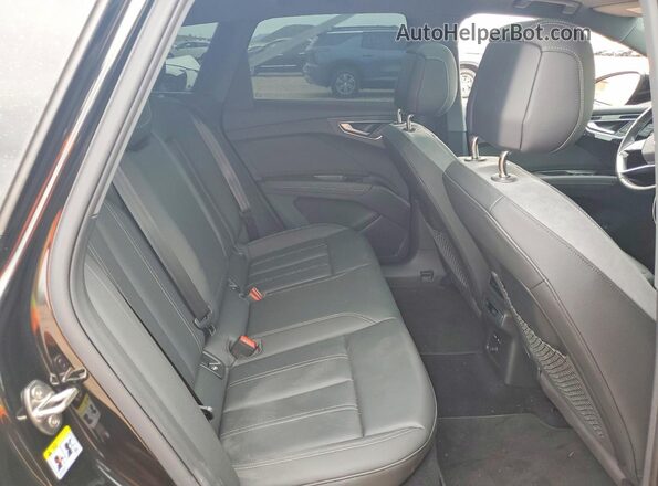 WA1L2BFZXPP054037 2023 AUDI Q4 Black უკანა სავარძლების ხედი