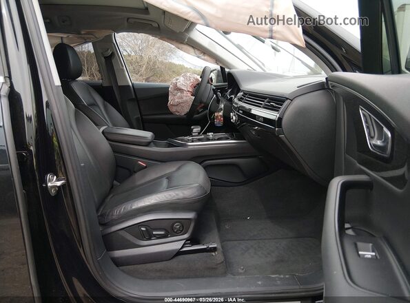 WA1LAAF75HD000420 2017 AUDI Q7 Black წინა სალონის ხედი