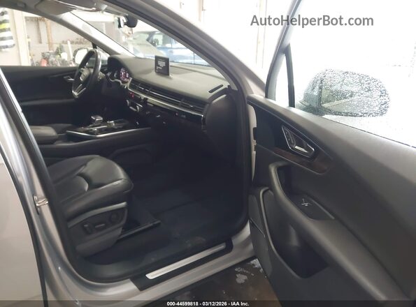 WA1LAAF75HD033398 2017 AUDI Q7 Silver Vista interior delantera