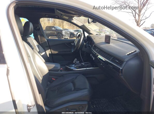 WA1LAAF78HD053547 2017 AUDI Q7 Yellow წინა სალონის ხედი