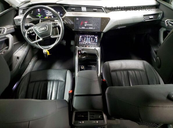 WA1LAAGE7MB003631 2021 AUDI E-TRON Gray Vista del salpicadero