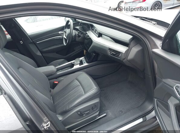 WA1LAAGE7NB008524 2022 AUDI E-TRON Gray Вид салону спереду