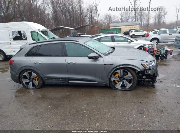 WA1LAAGE7NB008524 2022 AUDI E-TRON Gray Вид задньої частини салону