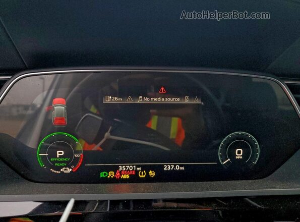WA1LAAGE8MB002102 2021 AUDI E-TRON Белый Вид щитка приборов
