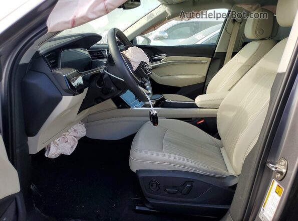 WA1LAAGE9MB037618 2021 AUDI E-TRON Серый Вид салона спереди