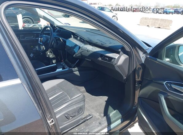 WA1LABGE3MB011540 2021 AUDI E-TRON Gray Widok wnętrza z przodu