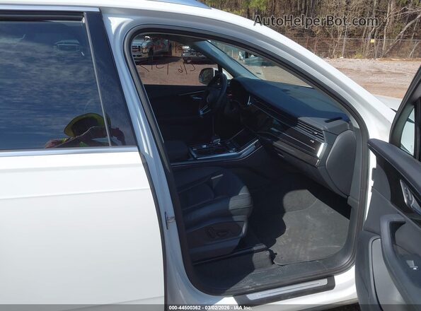 WA1LCBF72RD004250 2024 AUDI Q7 White წინა სალონის ხედი