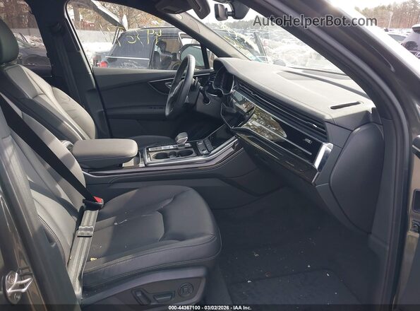 WA1LCBF76SD002927 2025 AUDI Q7 Gray Вид салону спереду