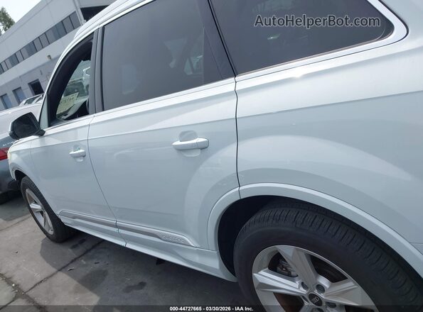 WA1LJAF73MD038464 2021 AUDI Q7 White 360 interior view