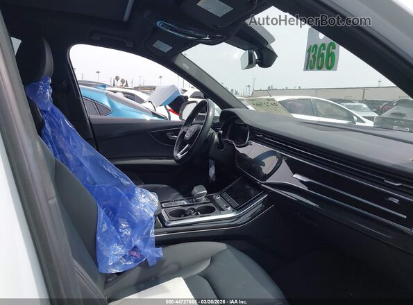 WA1LJAF73MD038464 2021 AUDI Q7 White Front interior view