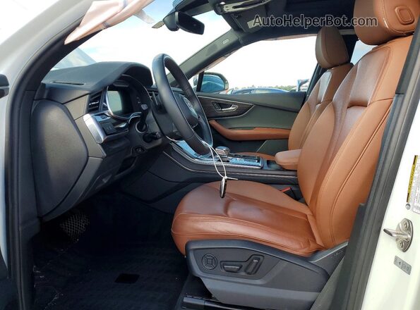 WA1LXAF71MD039367 2021 AUDI Q7 White Front interior view