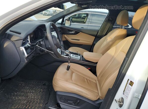 WA1LXAF74MD040268 2021 AUDI Q7 Белый Вид салона спереди