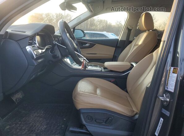WA1LXAF76LD001051 2020 AUDI Q7 Gray Front interior view