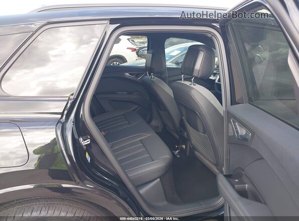 WA1MUBFZ7SP061857 2025 AUDI Q4 Black 