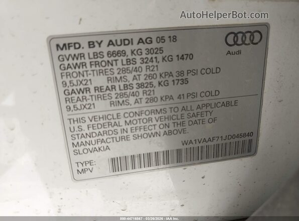 WA1VAAF71JD045840 2018 AUDI Q7 White Вид підкапотного простору