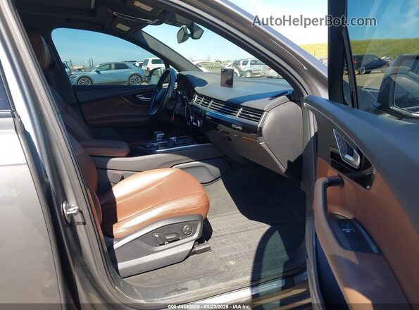WA1VAAF72JD010305 2018 AUDI Q7 Gray Вид салону спереду