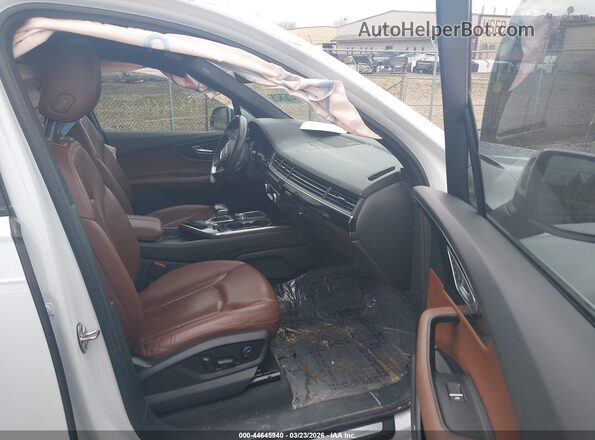WA1VAAF72KD014839 2019 AUDI Q7 White Widok wnętrza z przodu